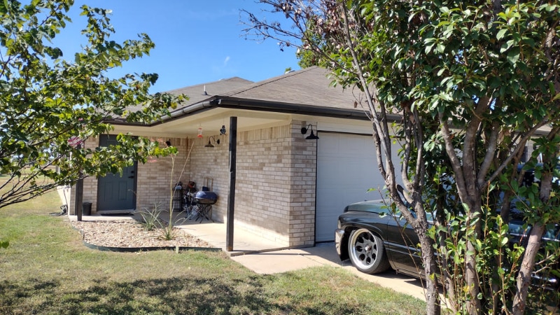 1002 Hickory Ln in Kempner, TX - Foto de edificio