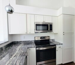 1780 W Sunn Fjord Ln in Bremerton, WA - Building Photo - Building Photo