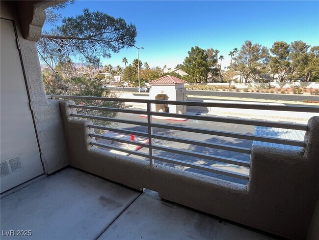 property at 1909 Villa Palms Ct