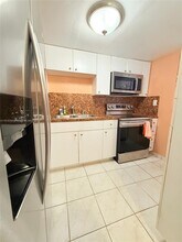 1100 W 35th St in Hialeah, FL - Building Photo - Building Photo