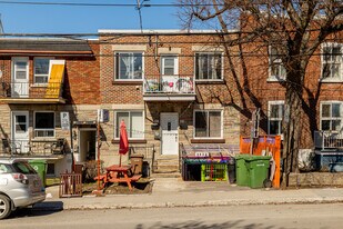 4837-4837 Saint-Donat in Montréal, QC - Building Photo