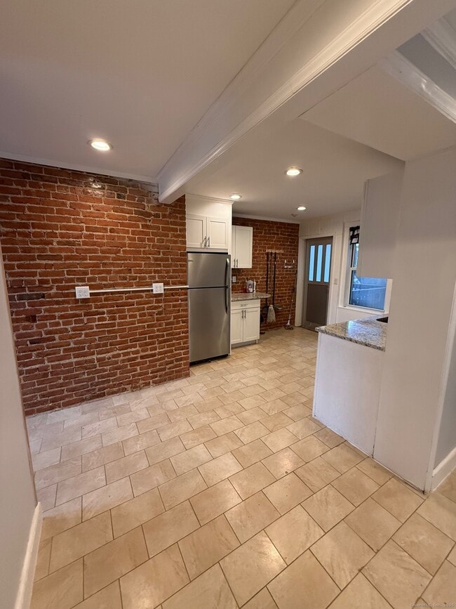 359 W Main St in New Britain, CT - Building Photo - Building Photo