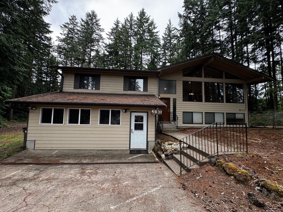 5831 NW Newberry Hill Rd in Silverdale, WA - Building Photo