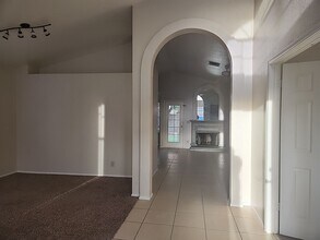 250 N Westport Dr in Gilbert, AZ - Building Photo - Building Photo