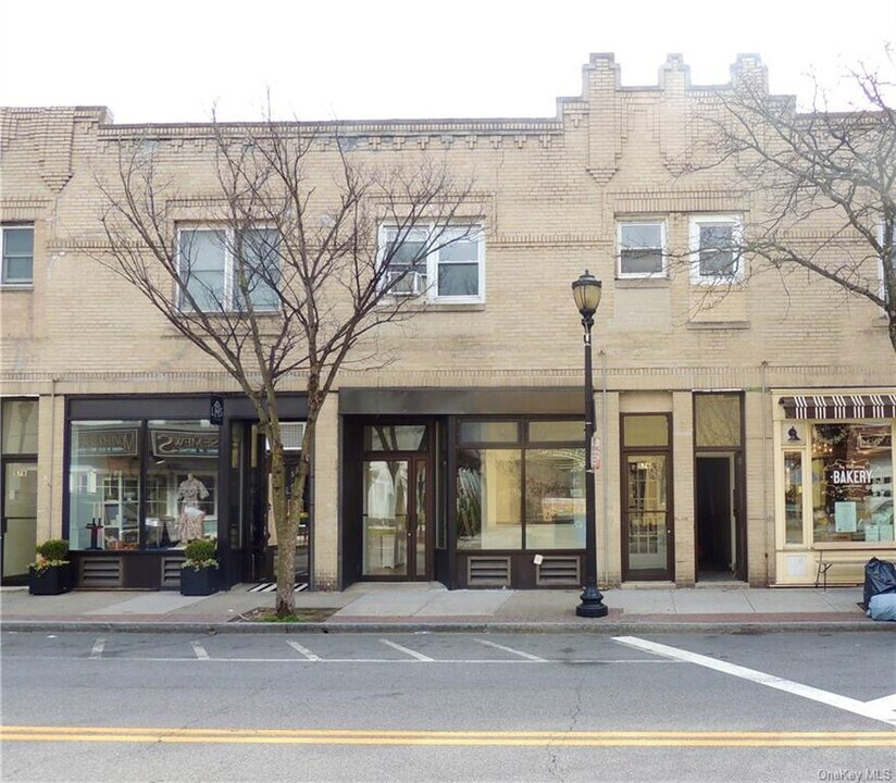 576 Warburton Ave in Hastings On Hudson, NY - Foto de edificio