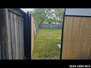 2610 Woodbury St in San Antonio, TX - Building Photo - Building Photo