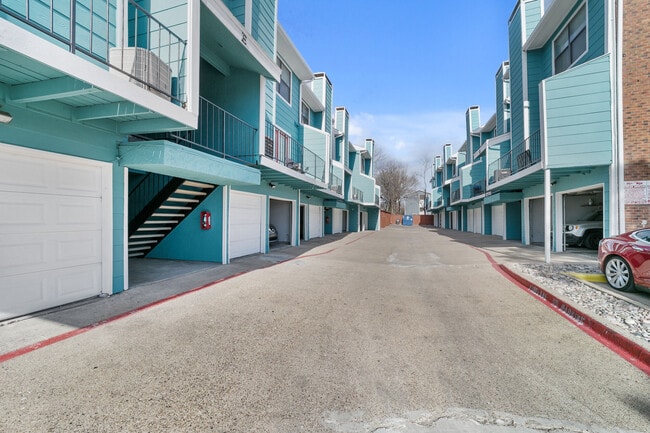 Columbia Oaks in Dallas, TX - Foto de edificio - Building Photo