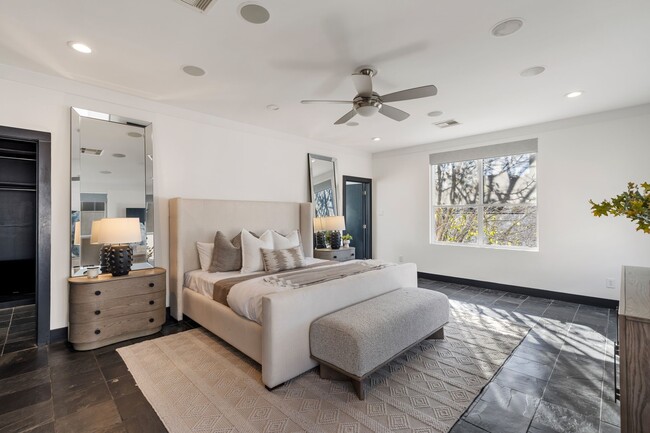 property at 162 Vieux Carre Dr