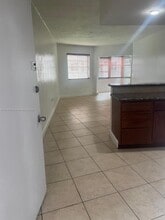 1663 NE Miami Gardens Dr in North Miami Beach, FL - Building Photo - Building Photo