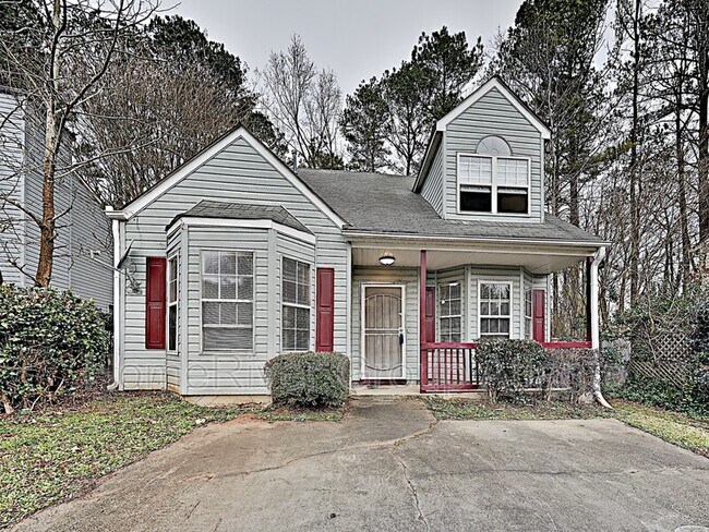 property at 622 Waynes Ct SE