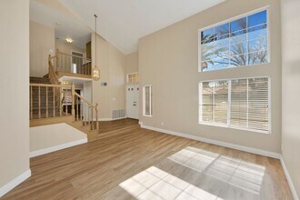 3201 Angeleno Pl in Palmdale, CA - Foto de edificio - Building Photo