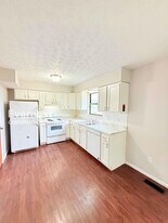 1889 Laramie Dr in Powell, OH - Building Photo