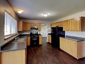 2438 Foxtail Ct in Crest Hill, IL - Building Photo - Building Photo