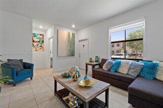 11823 SW 247th Ter in Princeton, FL - Building Photo - Building Photo