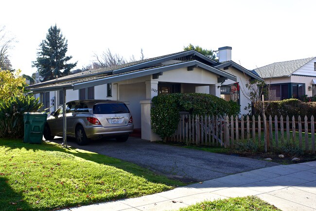 1027 Chula Vista Ave in Burlingame, CA - Foto de edificio - Building Photo