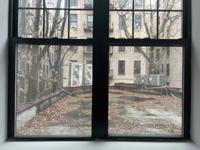 Furnished room/NOT APARTMENT in Brooklyn, NY - Foto de edificio - Building Photo