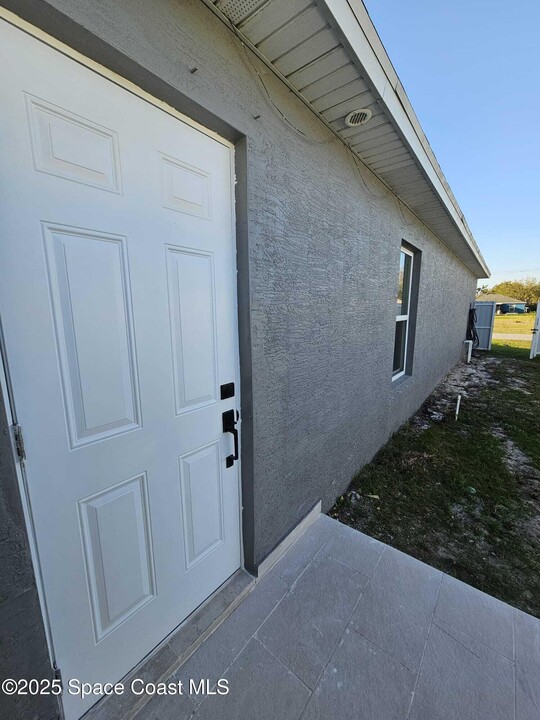 1674 Tilly St SE in Palm Bay, FL - Building Photo