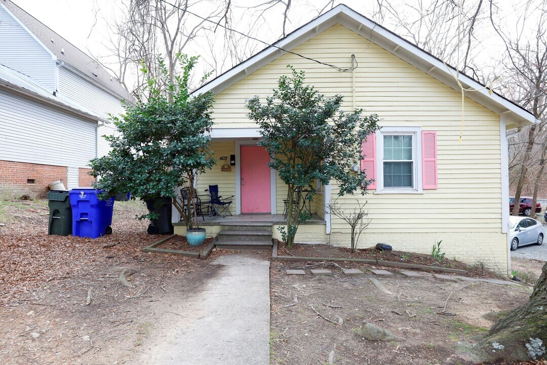 405 McDade St in Chapel Hill, NC - Building Photo