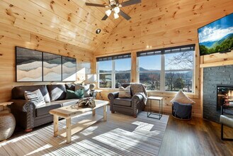 3936 Valley View Dr in Pigeon Forge, TN - Foto de edificio - Building Photo