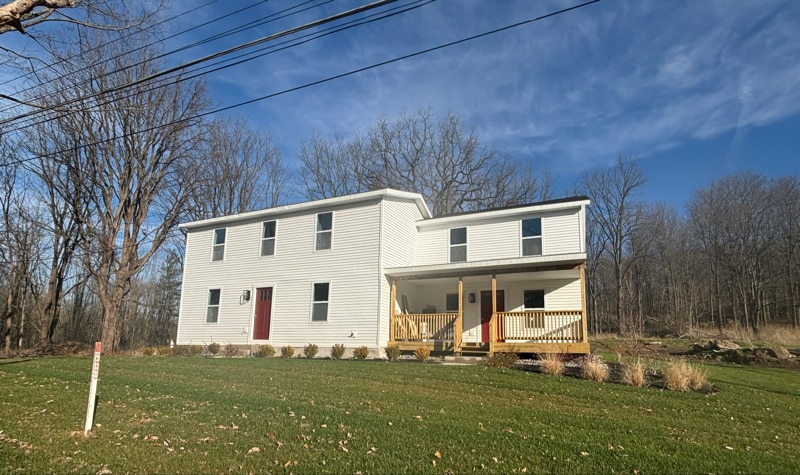 3685 E Brutus St in Weedsport, NY - Foto de edificio