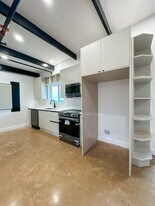 630 Montana St in San Antonio, TX - Building Photo