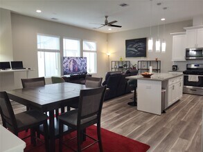 240 Julia St in Houston, TX - Building Photo - Building Photo