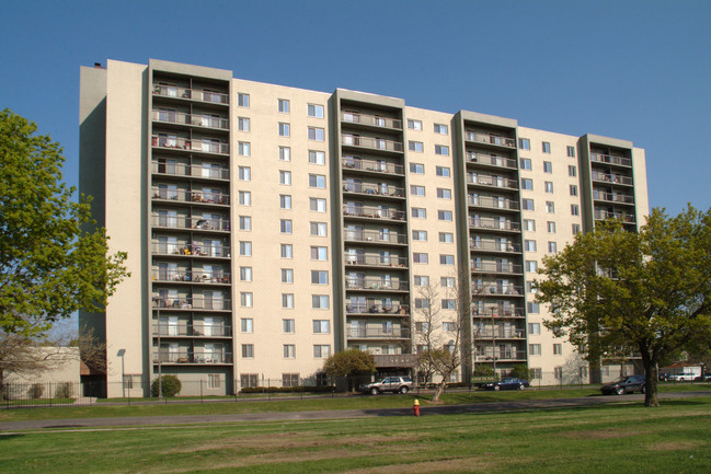 Across the Park Apartments in Detroit, MI - Building Photo - Building Photo