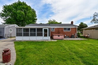 33755 Newport Dr in Sterling Heights, MI - Building Photo - Building Photo