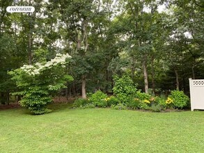 330 Sprig Tree Path in Sag Harbor, NY - Building Photo - Building Photo