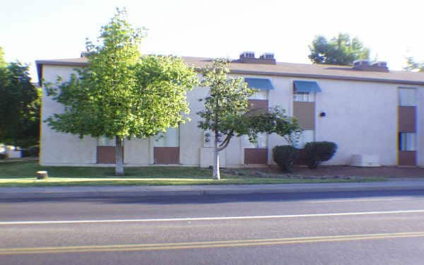 Foothills Court in Phoenix, AZ - Foto de edificio