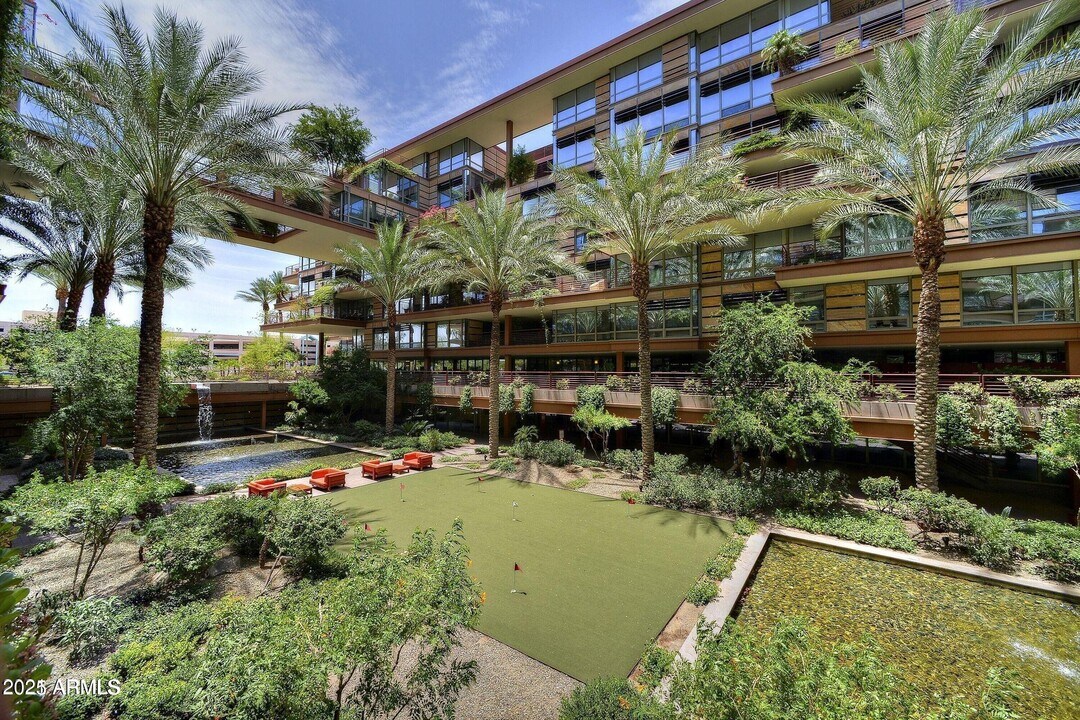 7141 E Rancho Vista Dr in Scottsdale, AZ - Building Photo