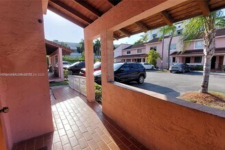 8037 Lake Dr in Doral, FL - Building Photo - Building Photo