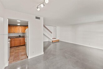 7911 Camino Cir in Miami, FL - Building Photo - Building Photo