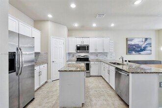 10450 Wellington Parc Dr in Wellington, FL - Building Photo - Building Photo