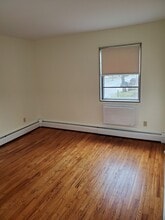 95 Fairview Dr, Unit #1 in Danbury, CT - Building Photo - Building Photo