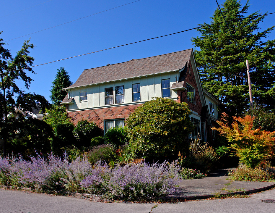 4903 N Linden Ave in Seattle, WA - Building Photo