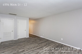 4994 Main St in Sylvania, OH - Building Photo - Building Photo