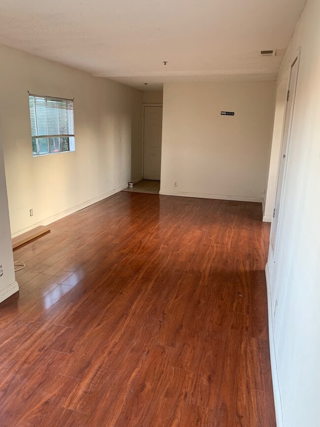 1113 Circle City Dr, Unit 101 in Corona, CA - Building Photo - Building Photo