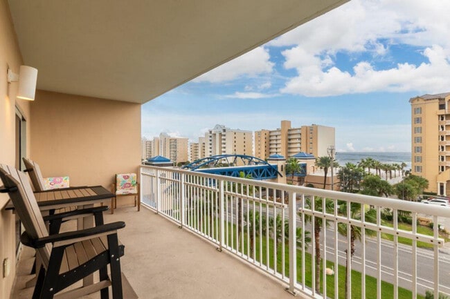 1010 W Beach Blvd in Gulf Shores, AL - Foto de edificio - Building Photo