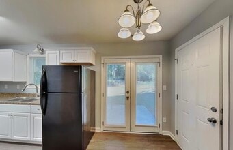 2447 Hillboro Cir S W in Marietta, GA - Building Photo - Building Photo