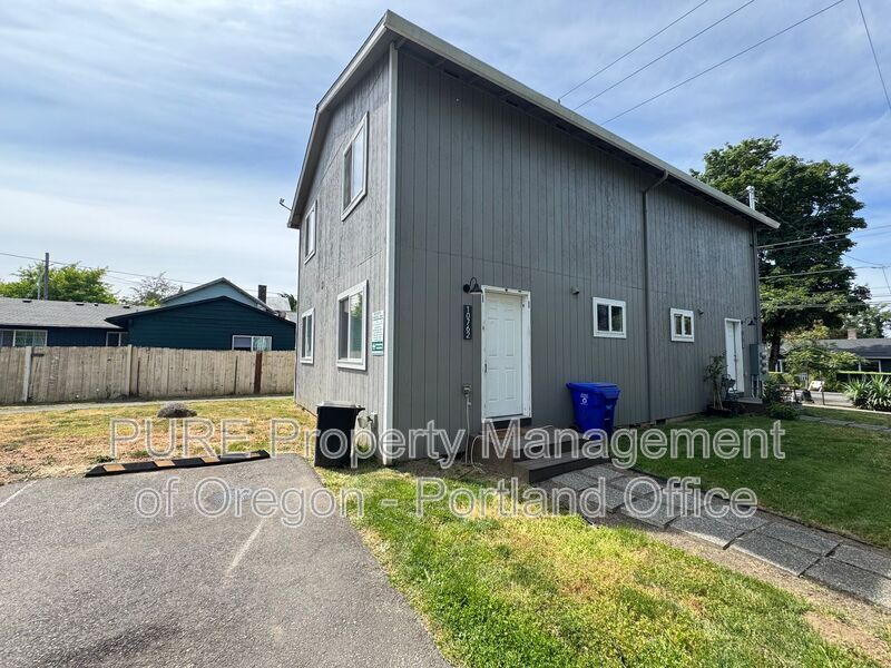 10762 NE Prescott St in Portland, OR - Building Photo