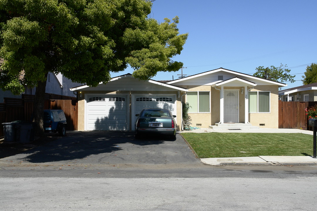 583 4th Ave in Redwood City, CA - Building Photo