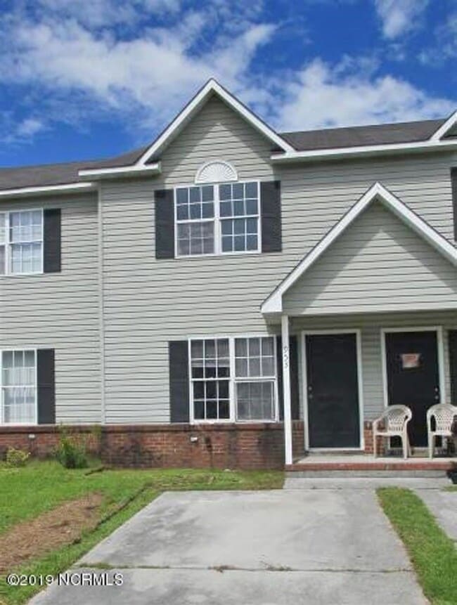 property at 953 W Pueblo Dr