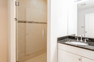 44 Park Street in Bloomfield, NJ - Foto de edificio - Interior Photo