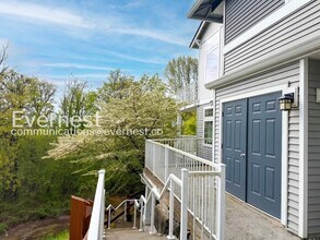 4001 S 211th Pl in Seatac, WA - Building Photo - Building Photo