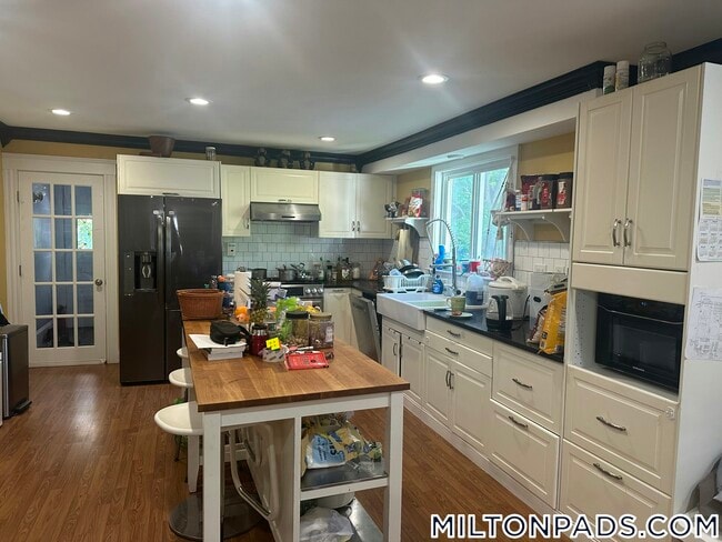 25 Otis St