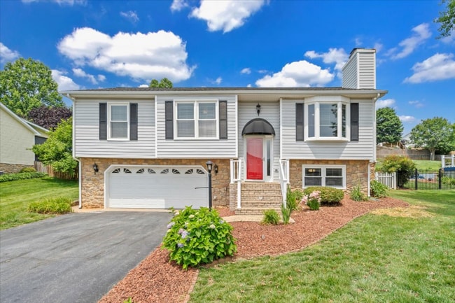 property at 1905 Summerfield Dr