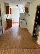N5607 Buelow Rd, Unit B in New London, WI - Foto de edificio - Building Photo