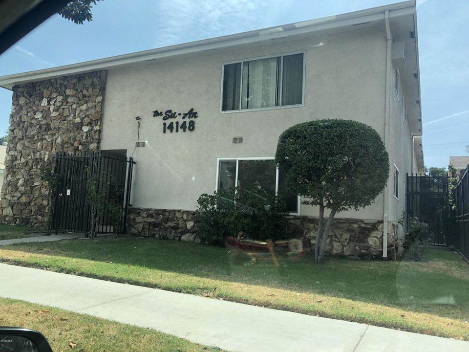 14148 Roscoe Blvd in Panorama City, CA - Building Photo