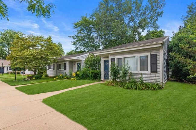 Parchment Point Townhomes in Parchment, MI - Foto de edificio - Building Photo